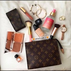 New RARE Authentic Louis Vuitton Toiletry 19